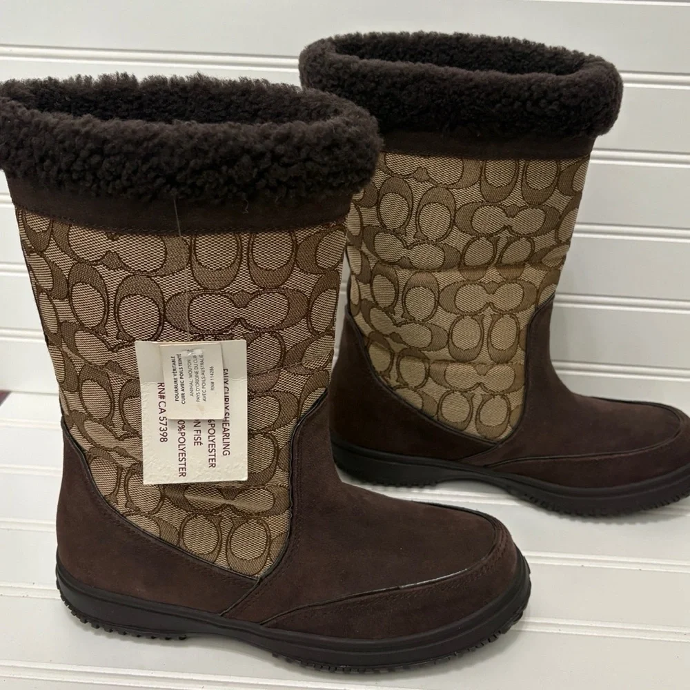 COACH Sherman Brown Signature Vintage Y2K Faux Fur Snow Boots Womens Size 6 NEW - Picture 2 of 8